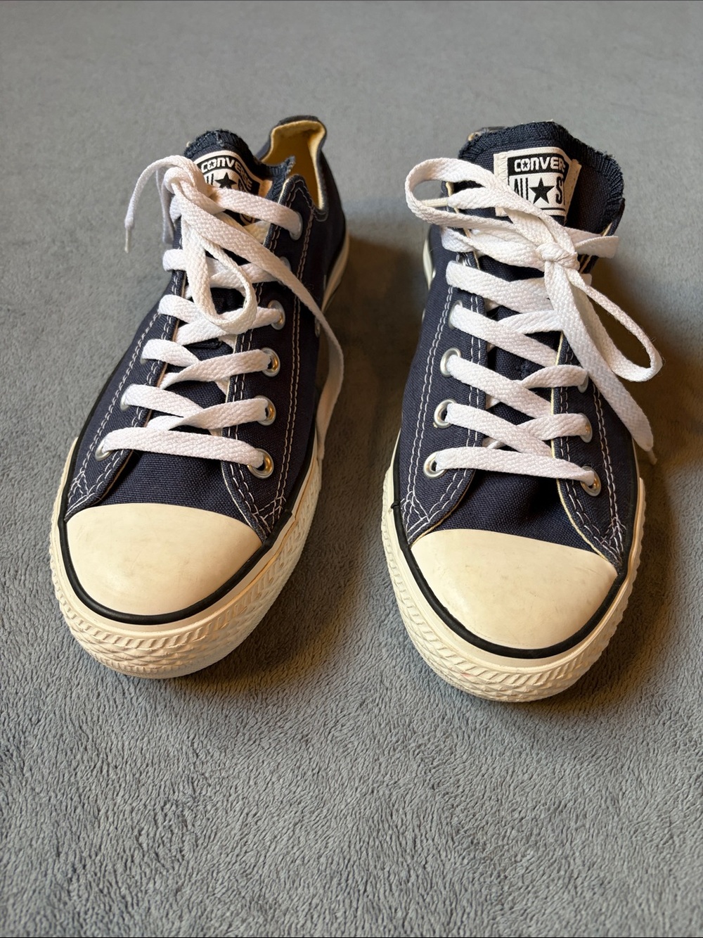 Converse Navy Low-Top Canvas Sneakers Unworn Men’s 7.5/Women’s 9.5